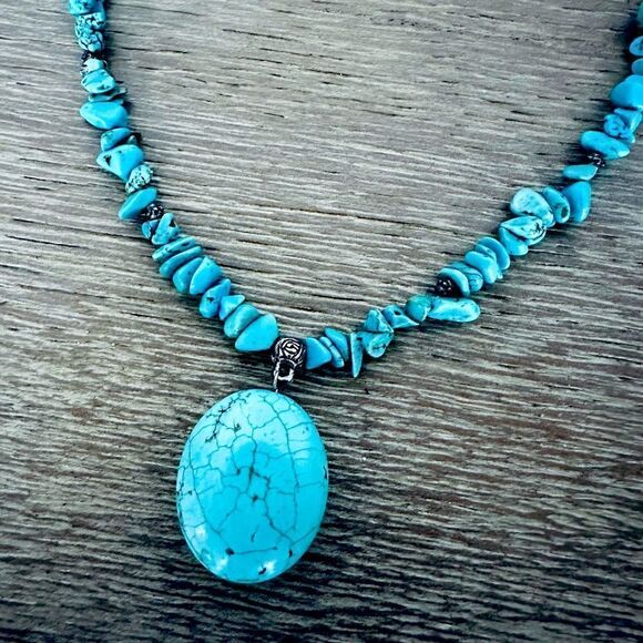 Turquoise Stone Egg Pendant Beaded Necklace - Picture 1 of 4
